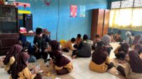 Mengasah kreativitas dan jiwa kewirausahaan anak lewat ecoproduct, belajar menjaga kualitas, hingga menghitung harga pokok produksi. Dari limbah jadi karya, dari karya jadi peluang. (Dok. Pribadi) Mengasah kreativitas dan jiwa kewirausahaan anak lewat ecoproduct, belajar menjaga kualitas, hingga menghitung harga pokok produksi. Dari limbah jadi karya, dari karya jadi peluang. (Dok. Pribadi)