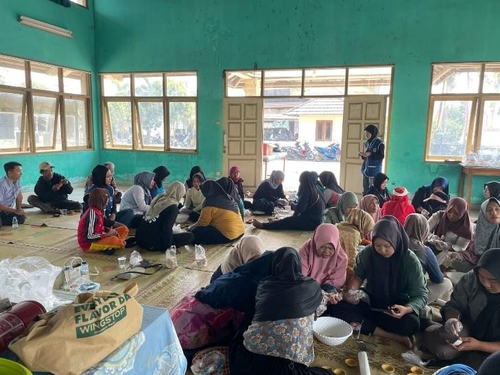 Dokumentasi Pelaksanaan Kegiatan Praktek Pembuatan GO-PIES. (Dok. Pribadi/KKN 240 UNS)