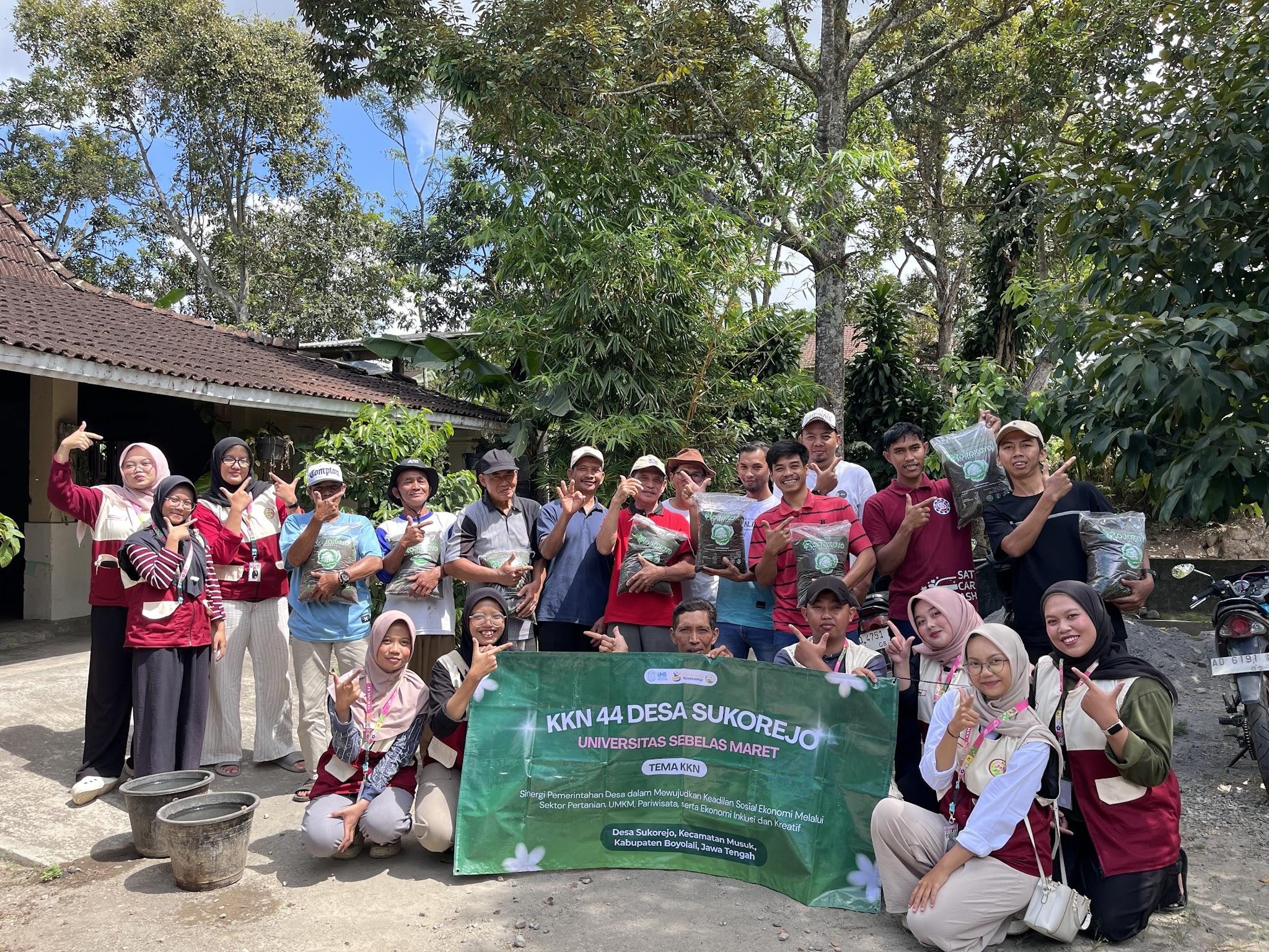 Dokumentasi kegiatan bersama masyarakat. (Dok. Pribadi/KKN 44 UNS)