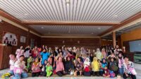 Foto Bersama Sosialisasi dan Demonstrasi Pembuatan Susu Jagung. (Dok. Pribadi/KKN 237 UNS) Foto Bersama Sosialisasi dan Demonstrasi Pembuatan Susu Jagung. (Dok. Pribadi/KKN 237 UNS)