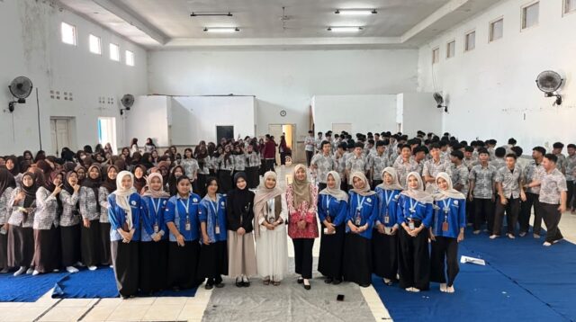 Foto bersama seluruh peserta. (Dok. Pribadi MKT SMA Negeri 3)