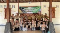 Foto KKN “Abdi Bhuana” 224 bersama para perangkat desa. (Dok. Pribadi/KKN 224 UNS) Foto KKN “Abdi Bhuana” 224 bersama para perangkat desa. (Dok. Pribadi/KKN 224 UNS)