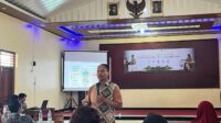 Penyampaian Materi Oleh Dinas Koperasi UKM dan Perindustrian. (Dok. Pribadi/KKN 223 UNS) Penyampaian Materi Oleh Dinas Koperasi UKM dan Perindustrian. (Dok. Pribadi/KKN 223 UNS)