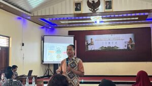 Penyampaian Materi Oleh Dinas Koperasi UKM dan Perindustrian. (Dok. Pribadi/KKN 223 UNS)