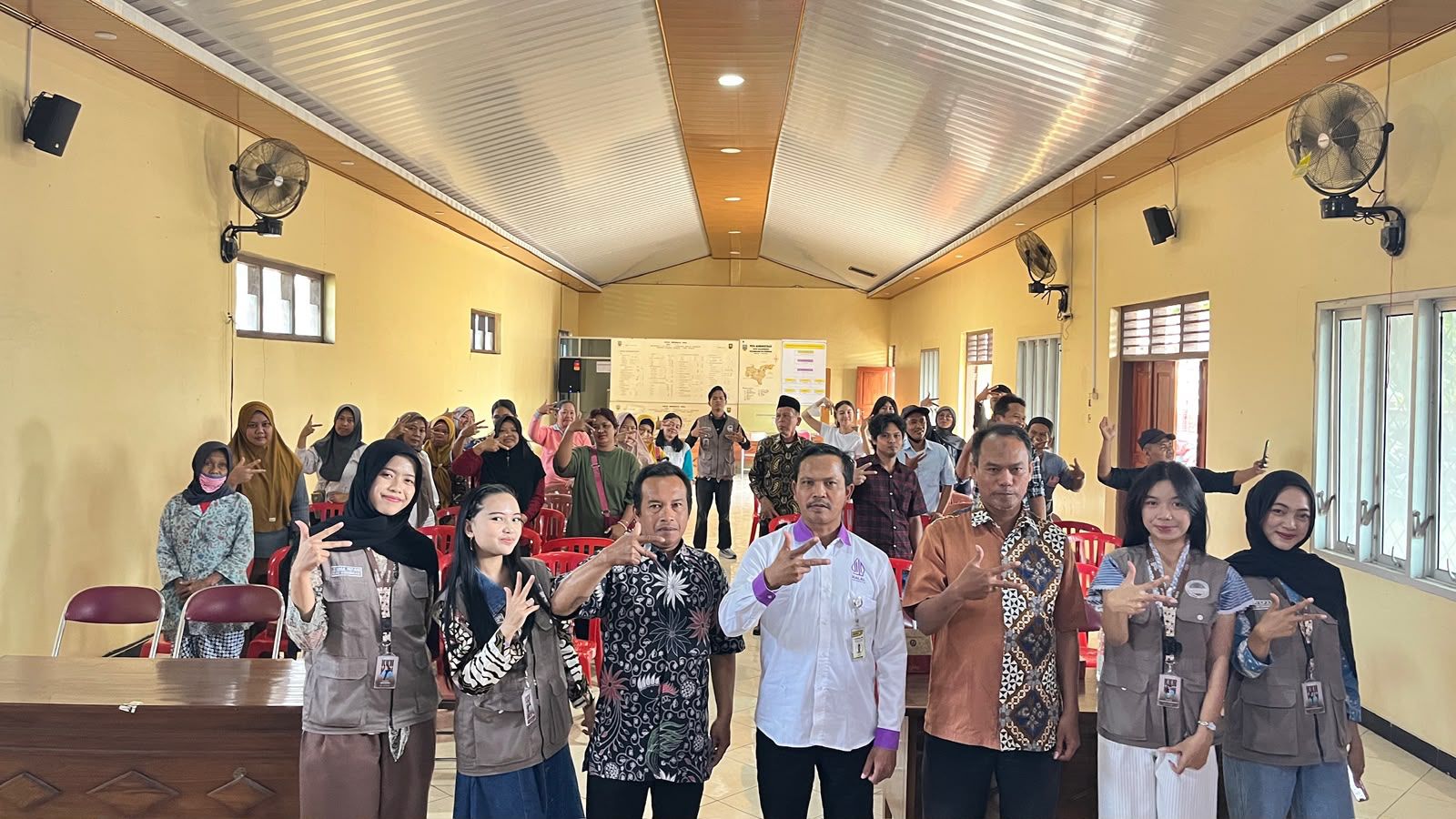 Foto Bersama Pelaku UMKM Desa Kaliwungu. (Dok. Pribadi/KKN 223 UNS)