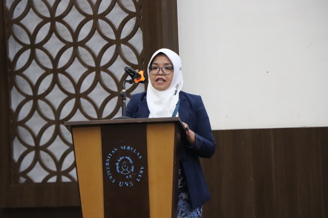 Dosen Sosiologi FISIP UNS, Triana Rahmawati, S.Sos., M.Sos., mempresentasikan makalah berjudul “Assembling Water: Institutional Bricolage, Moral Economy, and the Electricity Ceiling in a Central Javanese Village”. (Dok. Humas ICOSAPS 2026)