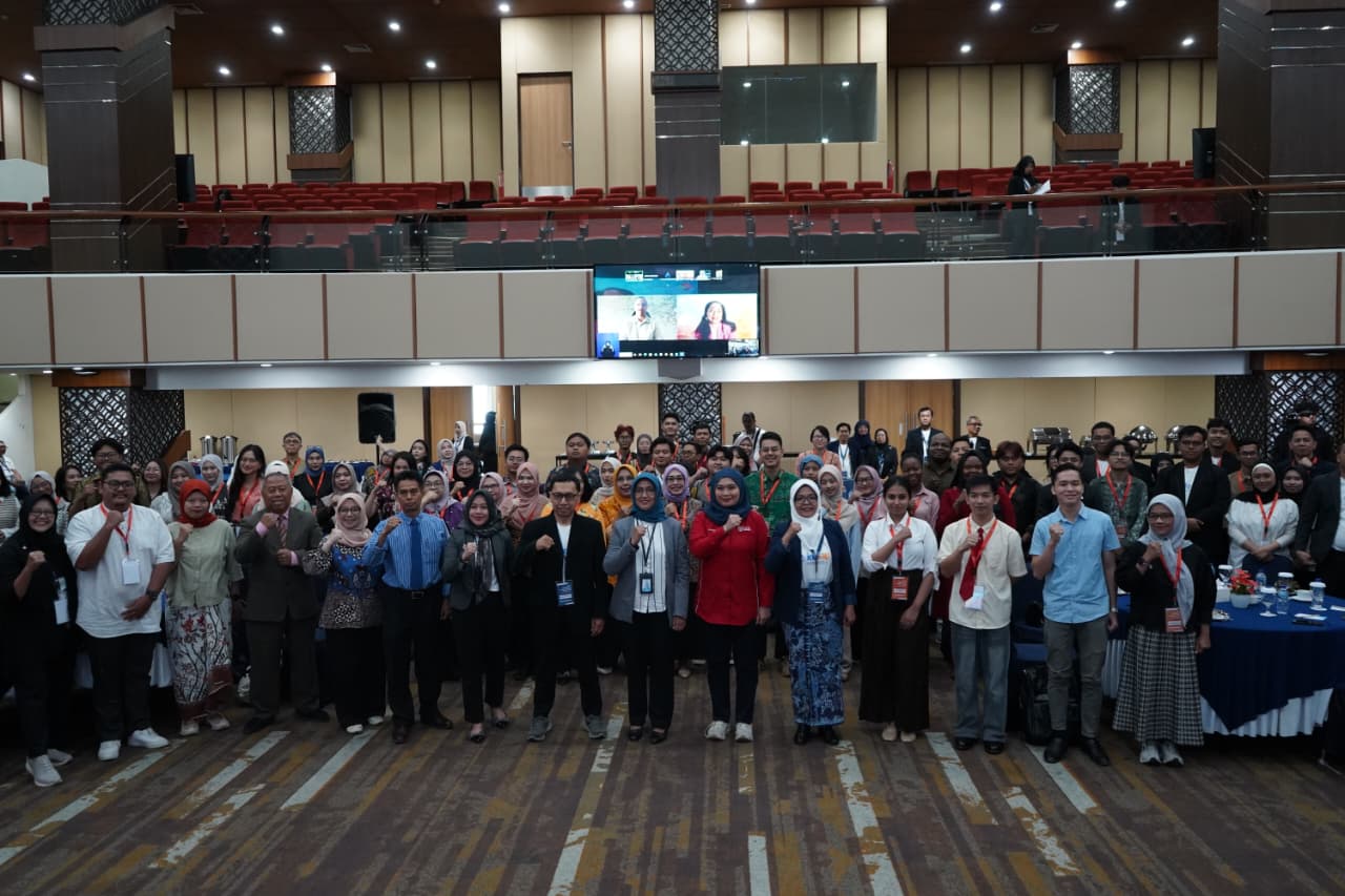 Dokumentasi bersama setelah pelaksanaan ICOSAPS 2026. (Dok. Humas ICOSAPS 2026)