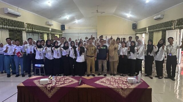 Kegiatan Sosialisasi dan Pelatihan Budidaya Hidroponik. (Dok. Pribadi/MKT Untidar)