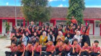 Mahasiswa Kuliah Kerja Nyata (KKN) Universitas Sebelas Maret Kelompok 45 menggelar Pelatihan Pembuatan Gantungan Kunci Daur Ulang Tutup Botol Plastik di SD Negeri Pagerjurang, Kecamatan Musuk, Kabupaten Boyolali. (Dok. Pibadi/KKN 45 UNS) Mahasiswa Kuliah Kerja Nyata (KKN) Universitas Sebelas Maret Kelompok 45 menggelar Pelatihan Pembuatan Gantungan Kunci Daur Ulang Tutup Botol Plastik di SD Negeri Pagerjurang, Kecamatan Musuk, Kabupaten Boyolali. (Dok. Pibadi/KKN 45 UNS)