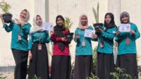 Mahasiswa Magang Kependidikan Terintegrasi (MKT) tahun 2026 melakukan program penghijauan di SMA Negeri 2 Kota Magelang. Kegiatan ini menjadi salah satu bentuk kontribusi mahasiswa dalam mendukung terciptanya lingkungan sekolah yang peduli dan berbudaya lingkungan sebagai bagian dari semangat Sekolah Adiwiyata. (Dok. Pribadi/MKT Untidar 2026)