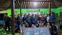 Foto Bersama Pemuda-Pemudi Desa Mundu. (Dok. Pribadi/KKN 144 UNS)