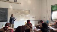 SMP Negeri 1 Muntilan berkolaborasi dengan Universitas Tidar (UNTIDAR) melalui program Magang Kependidikan Terintegrasi untuk menyelenggarakan Les TKA (Tes Kemampuan Akademik). (Dok. Pribadi/Tim Magang Kependidikan Terintegrasi Untidar) SMP Negeri 1 Muntilan berkolaborasi dengan Universitas Tidar (UNTIDAR) melalui program Magang Kependidikan Terintegrasi untuk menyelenggarakan Les TKA (Tes Kemampuan Akademik). (Dok. Pribadi/Tim Magang Kependidikan Terintegrasi Untidar)