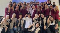 Dokumentasi bersama setelah pelaksanaan kegiatan edukasi penguatan identitas usaha dan promosi produk di Tamariz Cafe, Desa Karanganyar, Kecamatan Adipala, Kabupaten Cilacap bersama KKN UNS Kelompok 49 dan PT Patra Logistik. (Dok. Pribadi/KKN 49 UNS) Dokumentasi bersama setelah pelaksanaan kegiatan edukasi penguatan identitas usaha dan promosi produk di Tamariz Cafe, Desa Karanganyar, Kecamatan Adipala, Kabupaten Cilacap bersama KKN UNS Kelompok 49 dan PT Patra Logistik. (Dok. Pribadi/KKN 49 UNS)