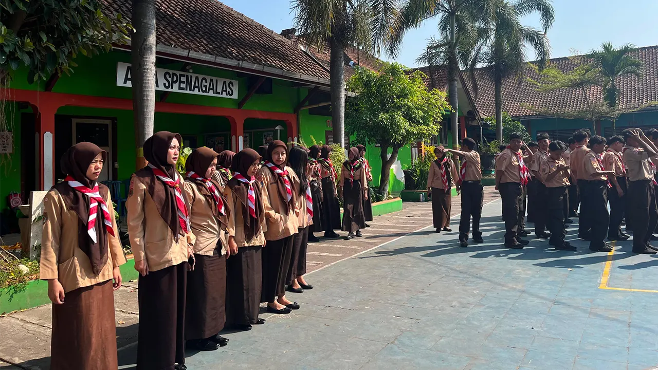 Sejumlah siswa SMP Negeri 13 Magelang mengikuti kegiatan Perkemahan Jumat-Sabtu (Perjusa) dalam rangka memperingati Hari Pramuka ke-65 sekaligus Penerimaan Tamu Penggalang, Jumat-Sabtu (14-15/8/2026). (Dok. Pribadi/MKT Untidar SMPN 13 Magelang)