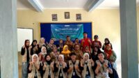 Foto bersama pada acara sosialisasi dan peresmian website desa pada Senin (10/8) di Balai Desa Gedangan. (Dok. Pribadi/KKN 196 UNS) Foto bersama pada acara sosialisasi dan peresmian website desa pada Senin (10/8) di Balai Desa Gedangan. (Dok. Pribadi/KKN 196 UNS)