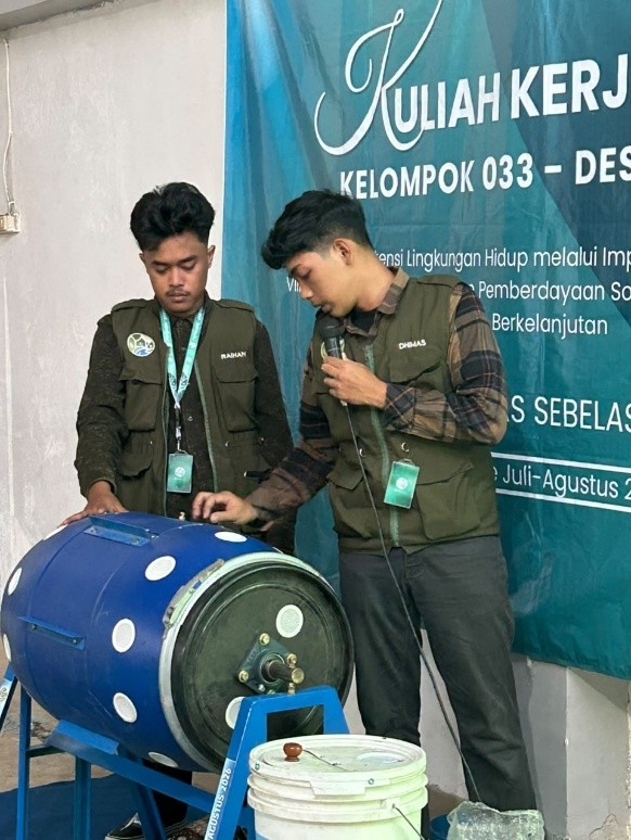Pengenalan alat dan penjelasan proses kerja alat. (Dok. Pribadi/KKN 033 UNS)