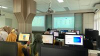 Dinas Koperasi dan UKM Kabupaten Sleman melaksanakan kegiatan pendampingan Sleman Mart di Sleman Smart Room. Ruangan tersebut terletak di Lantai 3 Kantor Dinas Kominfo Kabupaten Sleman. pada Selasa (11/8/2026). (Dok. Pribadi) Dinas Koperasi dan UKM Kabupaten Sleman melaksanakan kegiatan pendampingan Sleman Mart di Sleman Smart Room. Ruangan tersebut terletak di Lantai 3 Kantor Dinas Kominfo Kabupaten Sleman. pada Selasa (11/8/2026). (Dok. Pribadi)
