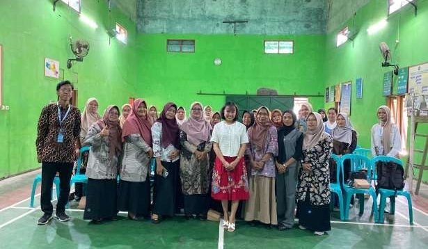 Dokumentasi seusai kegiatan pemberdayaan perempuan melalui Penyuluhan Gizi Seimbang Berbasis Keluarga di Desa Sewurejo, Kecamatan Mojogedang, Kabupaten Karanganyar. (Dok. Pribadi/KKN 295 UNS)