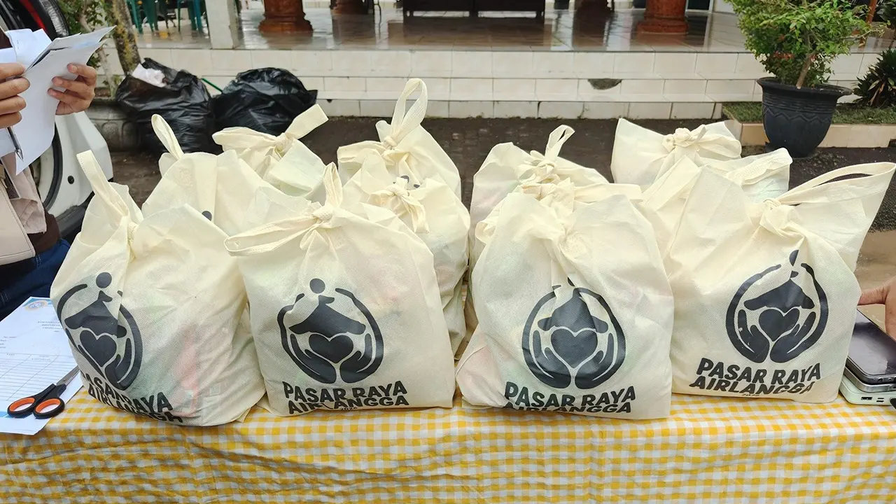 Sembako yang akan Dibagikan untuk Warga Desa Balesari pada Kegiatan Pasar Raya Airlangga 2026 (Dok. BEM UNAIR)