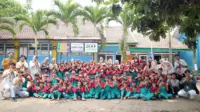 Mahasiswa Universitas Airlangga bersama siswa SDN 1 Balesari dalam kegiatan PIJAR Srawung Desa 2026 di Desa Balesari, Kecamatan Ngajum, Kabupaten Malang, Sabtu (24/10/2026). (Dok. Pribadi) Mahasiswa Universitas Airlangga bersama siswa SDN 1 Balesari dalam kegiatan PIJAR Srawung Desa 2026 di Desa Balesari, Kecamatan Ngajum, Kabupaten Malang, Sabtu (24/10/2026). (Dok. Pribadi)