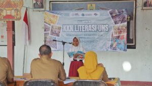 Siswa SD mengikuti Lomba Membaca Nyaring yang diselenggarakan KKN UNS Kelompok 90 di Balai Desa Tanggan, Kecamatan Gesi, Kabupaten Sragen. (Dok. Pribadi/Rosita)