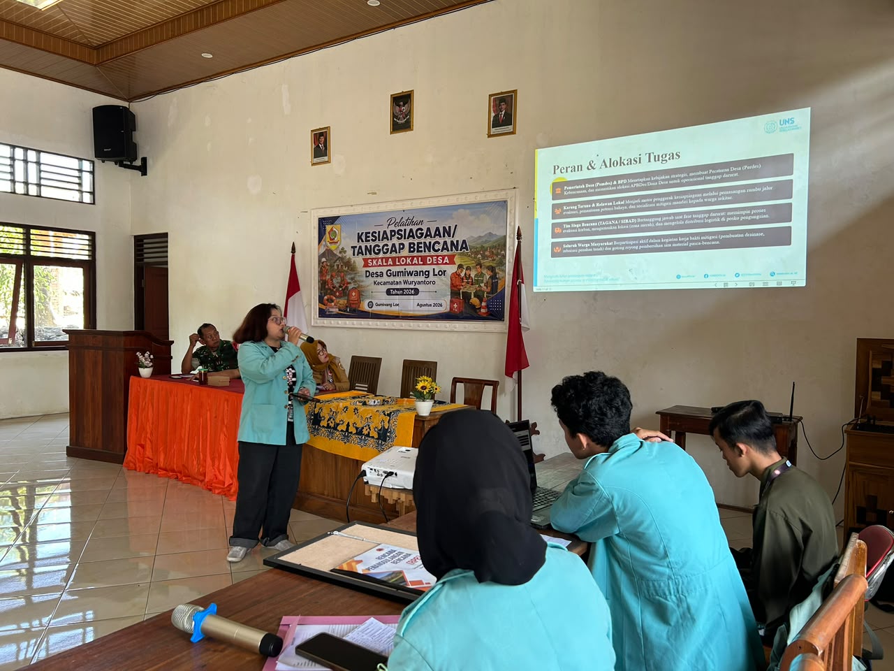 Pemaparan materi oleh mahasiswa KKN 262 UNS. (Dok. Pribadi/KKN 262 UNS)