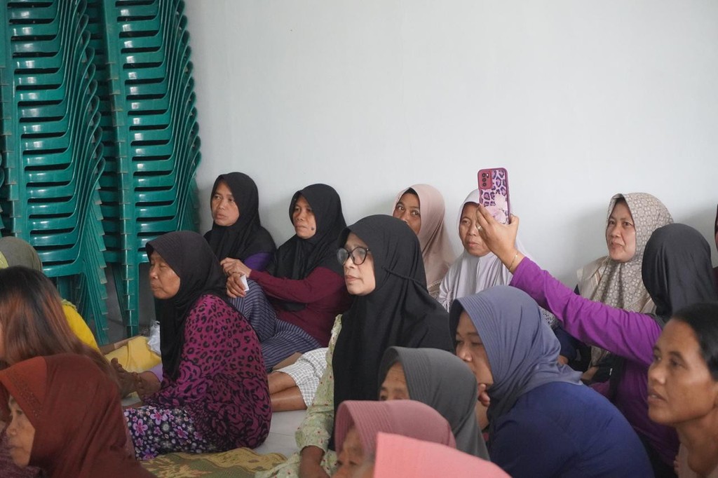 Masyarakat Desa Musuk mengikuti sosialisasi dan edukasi mengenai pengolahan sampah organik melalui program EcoFarm. (Dok Pribadi/Tim KKN 302 UNS Desa Musuk)