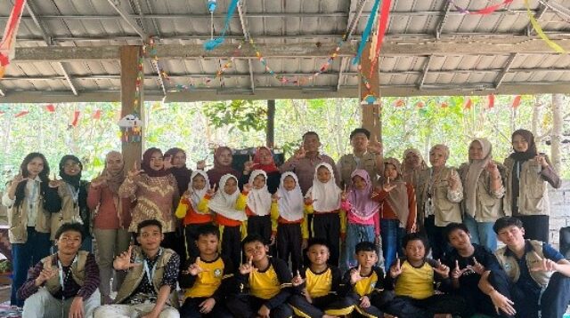 Dokumentasi bersama. (Dok. Pribadi/Tim KKN Literasi Kelompok 288 UNS)