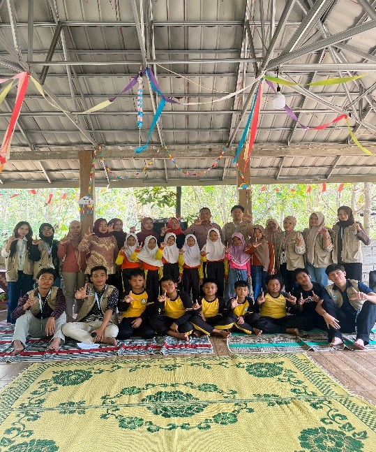 Dokumentasi bersama. (Dok. Pribadi/Tim KKN Literasi Kelompok 288 UNS)